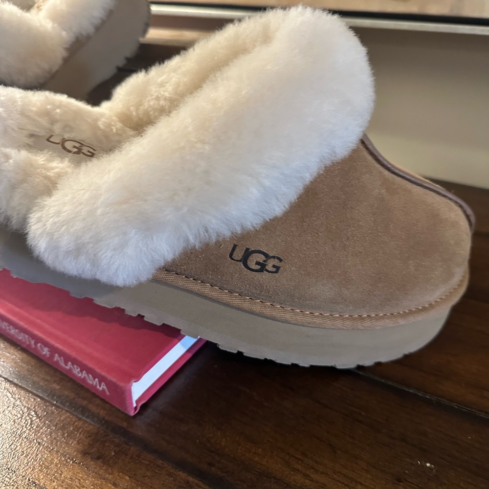 Ugg Slippers - like new only worn inside